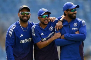Gavaskar Calls for Kuldeep Yadav's Inclusion, Questions Bumrah's Fitness Ahead of Second Test Against England